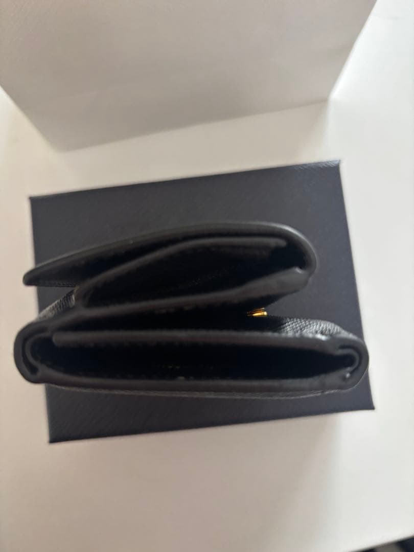 PRADA サフィアーノレザー三つ折り　ミニ財布　ブラック