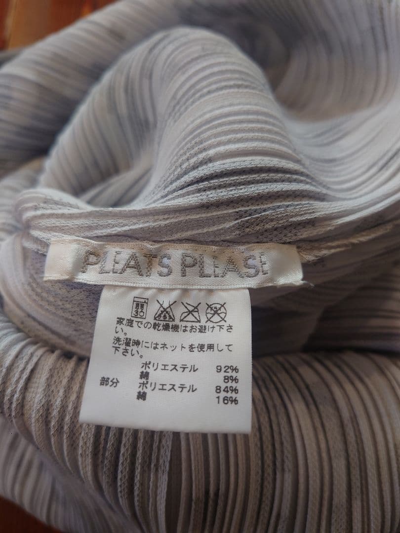 イッセイ・ミヤケプリーツプリーズ ジャガードピクセルVネック長袖ワンピースグレー