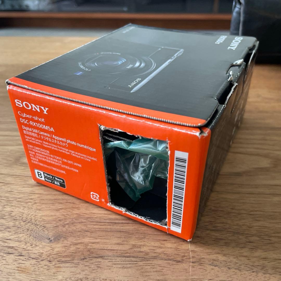 【美品】SONY RX100M5A 社外バッテリー2個と皮ストラップ&皮ケース付