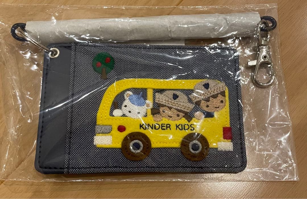 【新品　未開封】キンダーキッズ×ファミリア　コラボデニムトートバッグ&パスケース