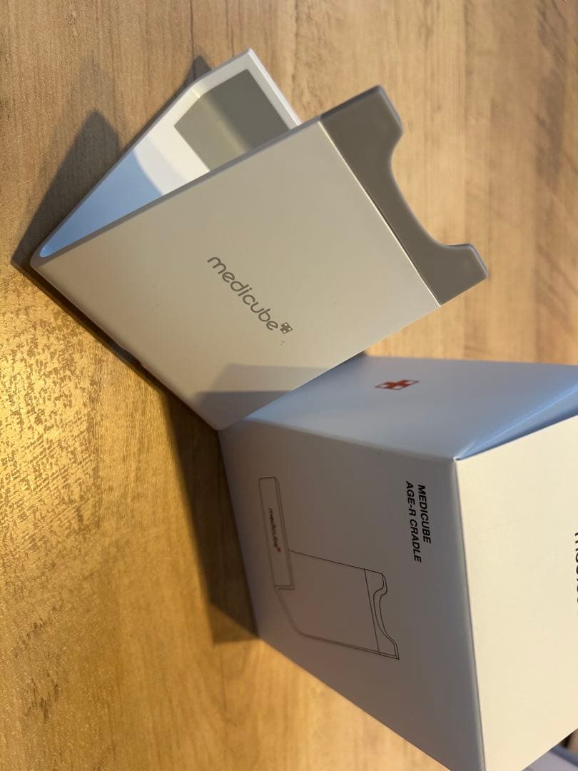 メディキューブ AGE-R 美顔器　＆　毛穴ゼロパッド