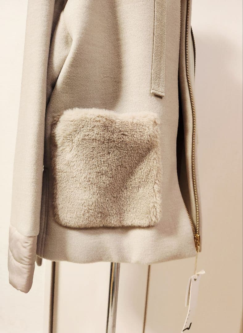 が*ん様 新品　soeur7☆フード付きジャケット フェイクファーポケット　グレ