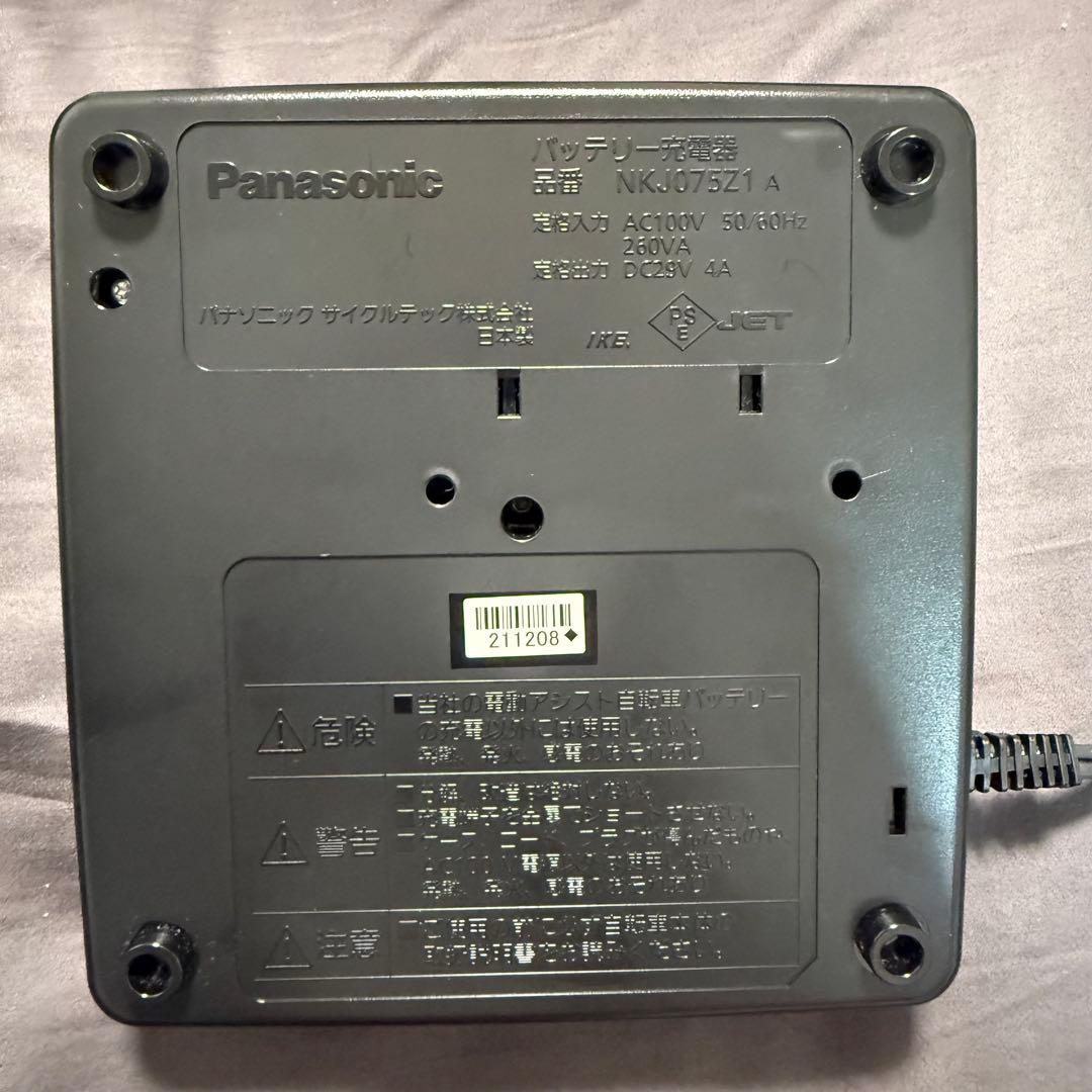 【ほぼ未使用品】Panasonic 電動自転車用充電器 NKJ075Z1A 黒色