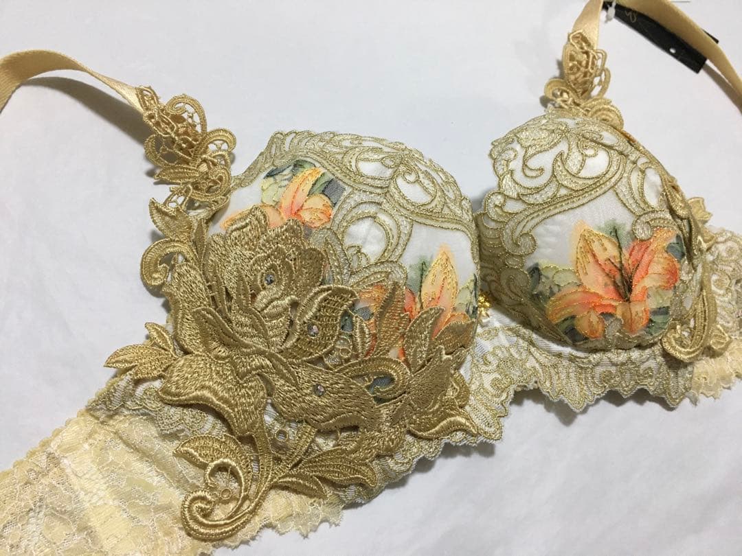 新品　ワコール　サルート 82G ブラジャー D65 ソングM