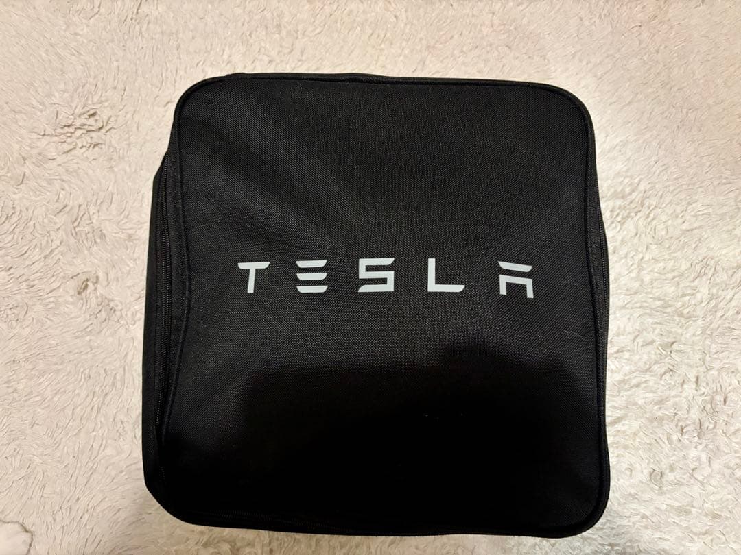 TESLA モバイルコネクター