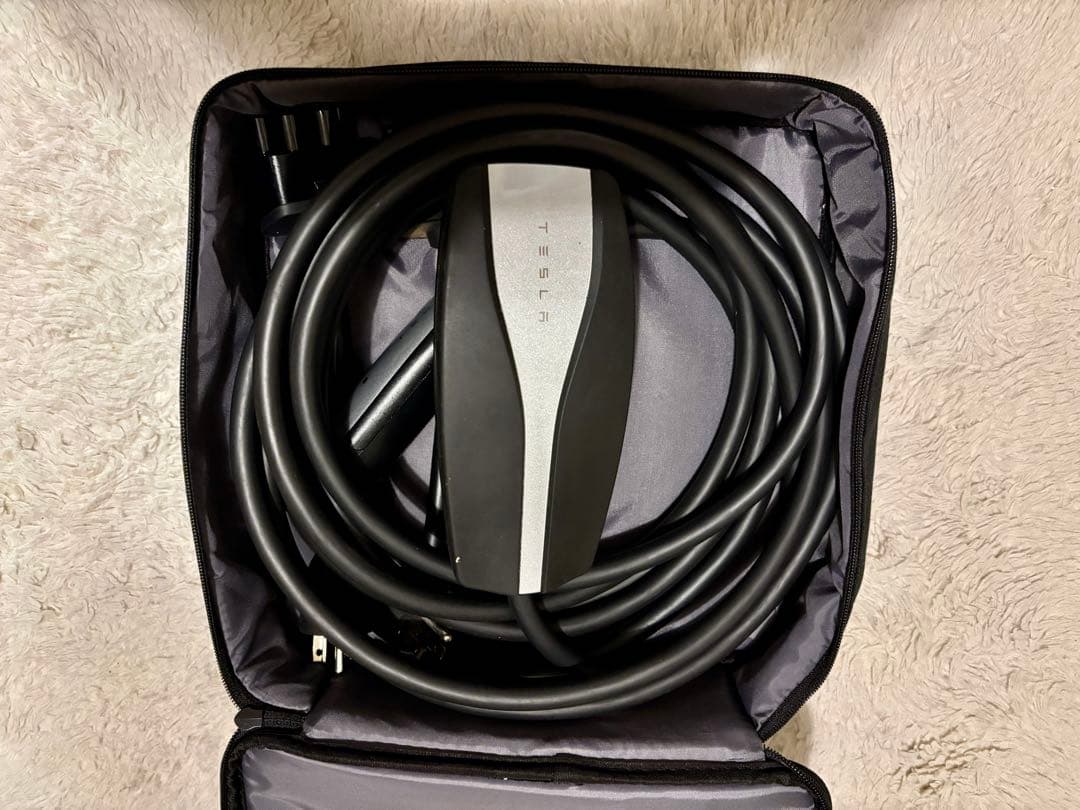 TESLA モバイルコネクター