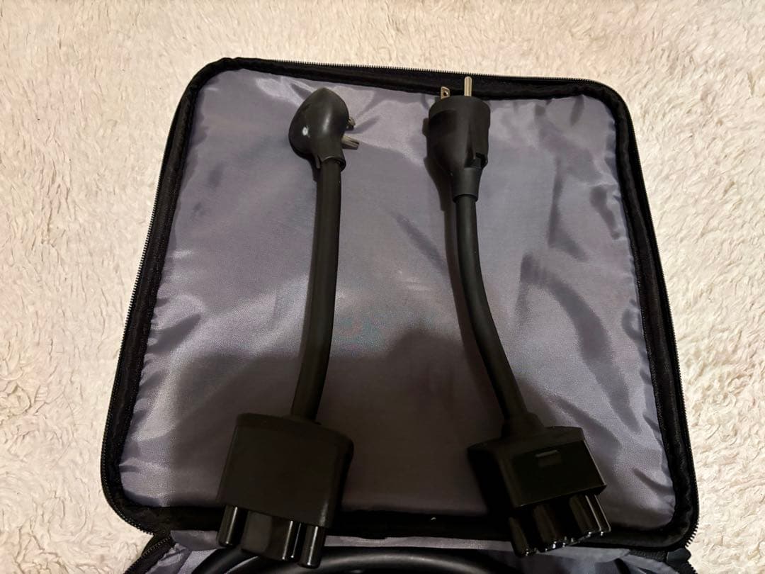 TESLA モバイルコネクター