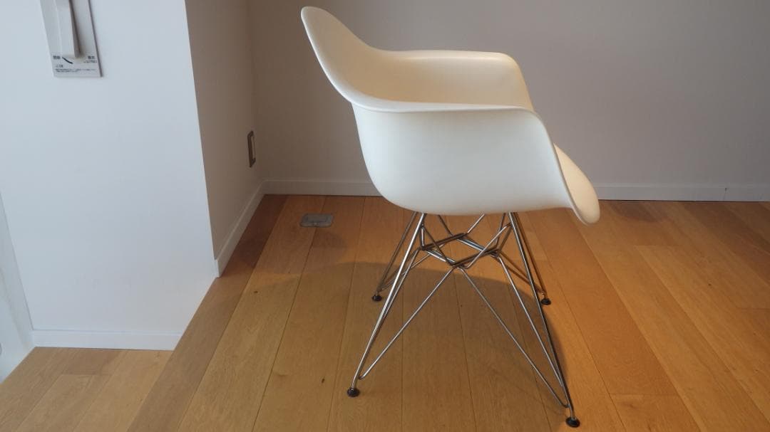 イームズ　プラスチックシェルアームチェア1　ホワイト