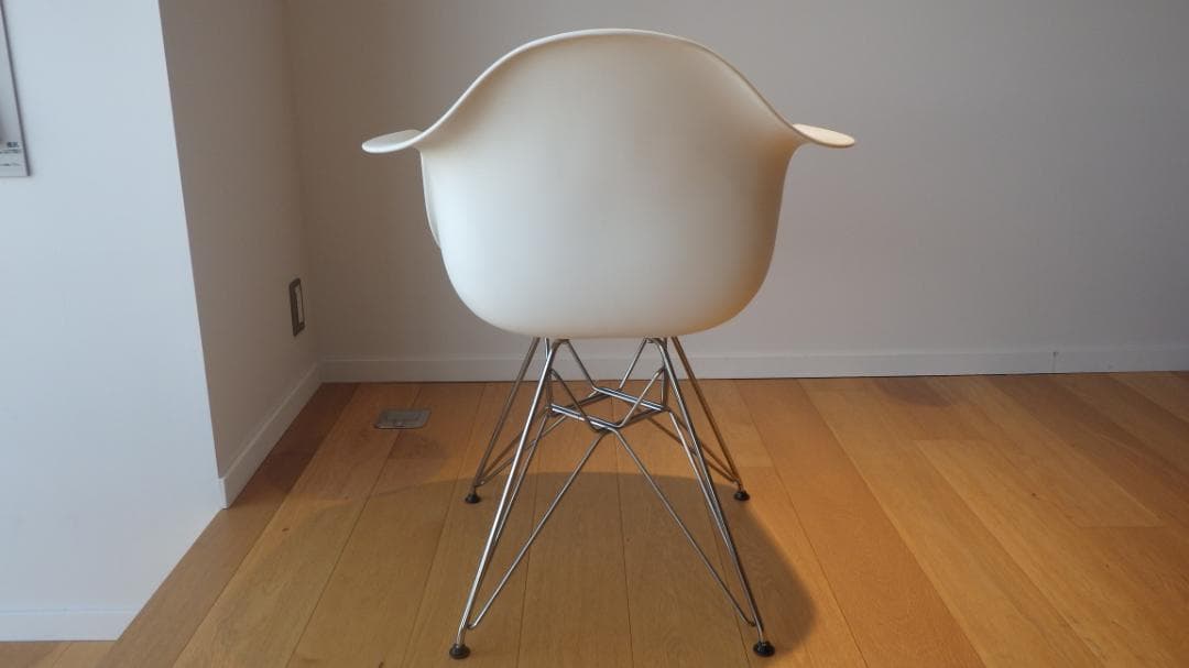 イームズ　プラスチックシェルアームチェア1　ホワイト