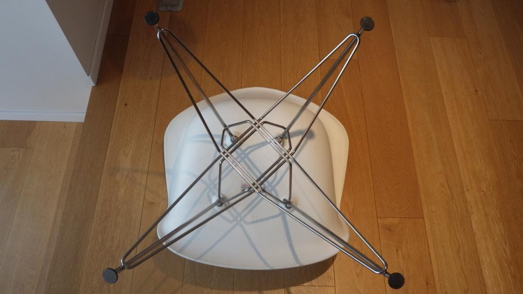 イームズ　プラスチックシェルアームチェア1　ホワイト