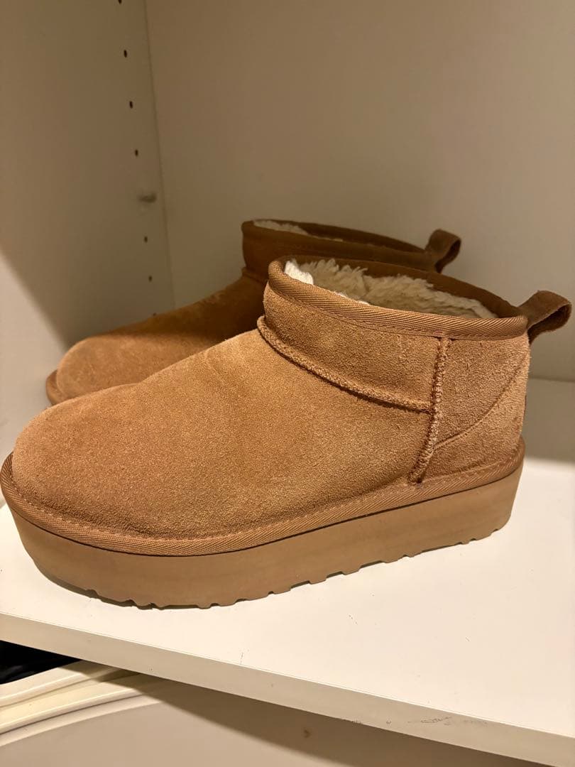 UGG 厚底ブーツ　23.5