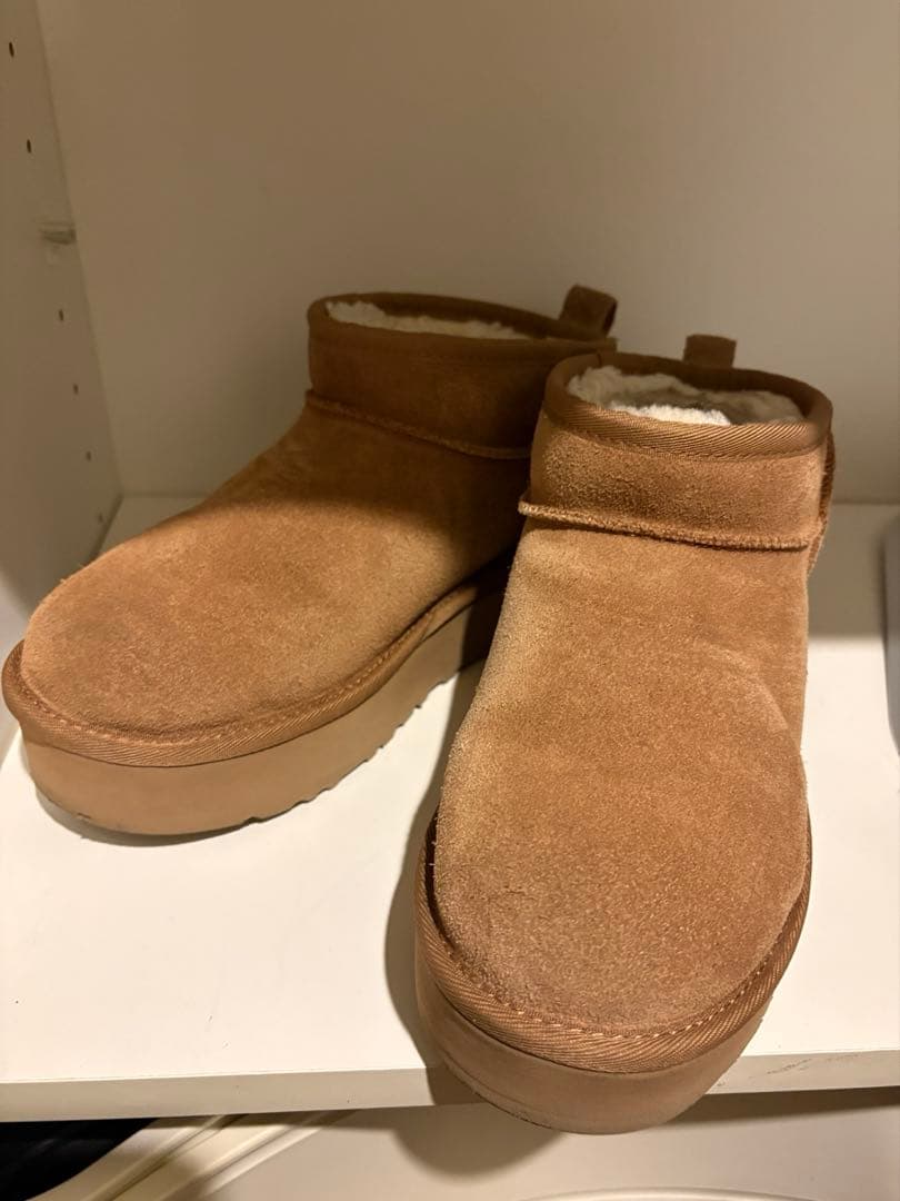 UGG 厚底ブーツ　23.5