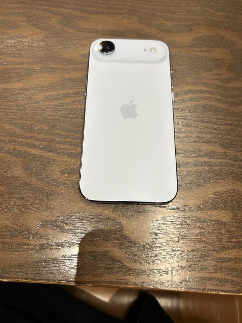 iPhone 本体 未使用 充電ケーブル付き