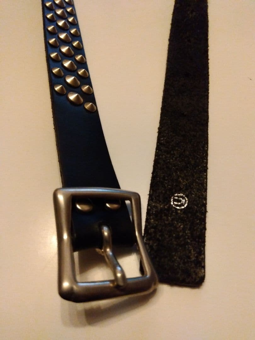 スタッズ付きレザーベルト