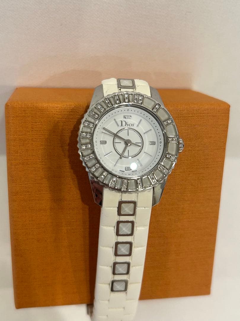【値下げ】Dior 腕時計 クリスタルダイヤモンド ベルト切れ