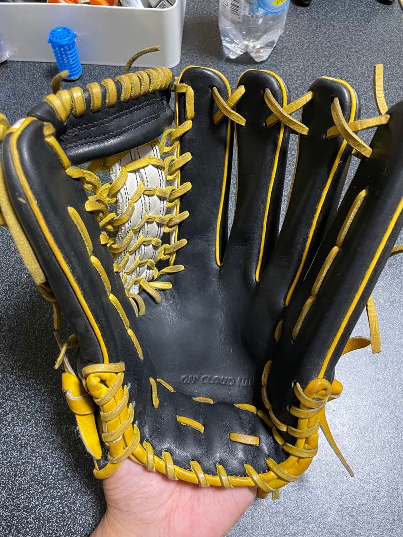 軟式外野用グローブ　オンクラウドナイン