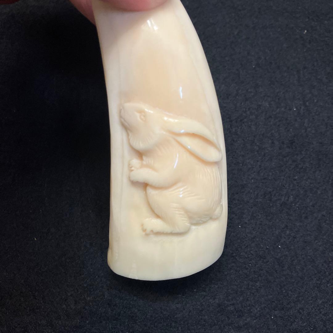 鯨歯　工芸品 ウサギ 彫刻 クリーム色