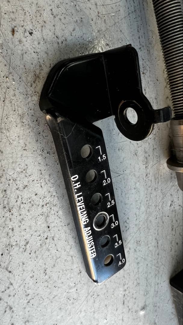 200系ハイエース3インチダウンブロック&ライトレベライザー