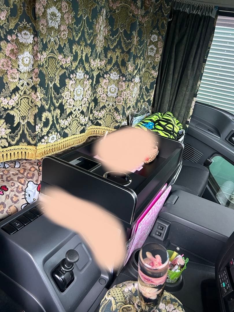 ファイブスターギガ　センターコンソール