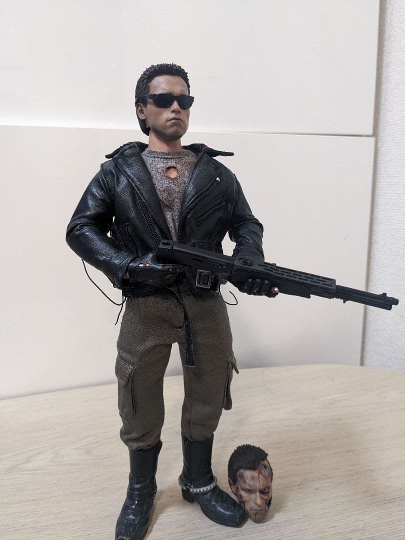 ホットトイズ ターミネーターT800バトルダメージ1/6 フィギュアMMS238