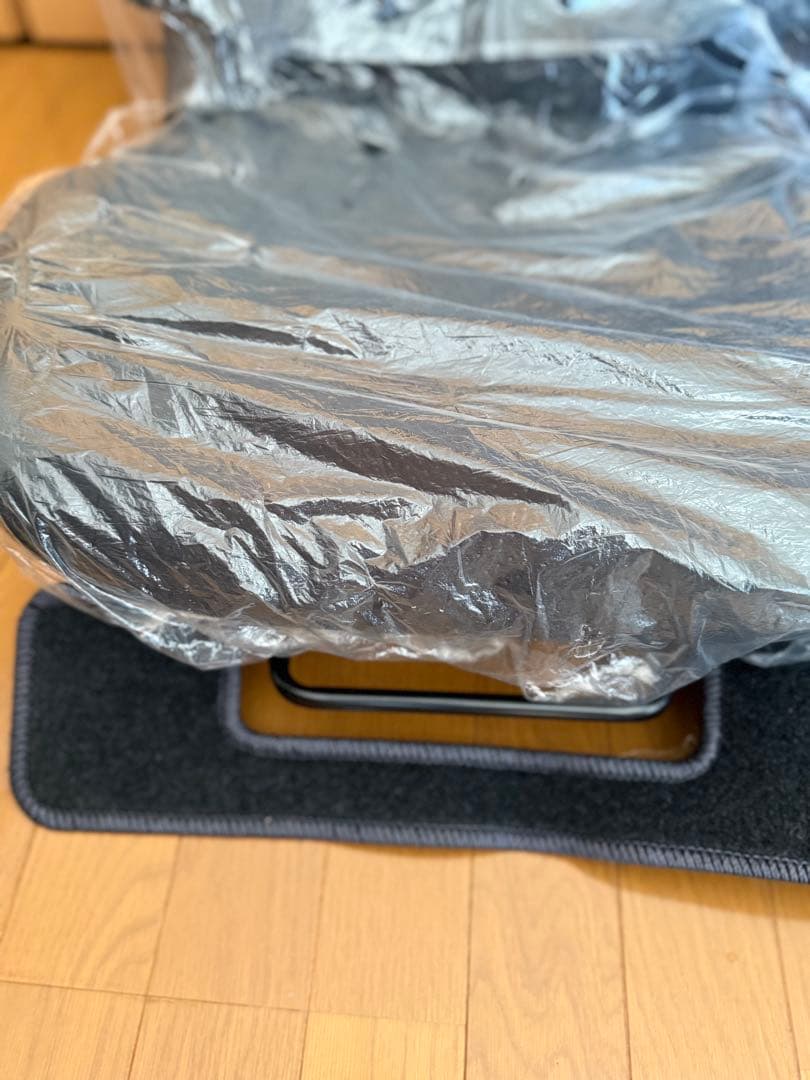 超貴重　ハイエース純正シート運転席助手席セット　新車外し分