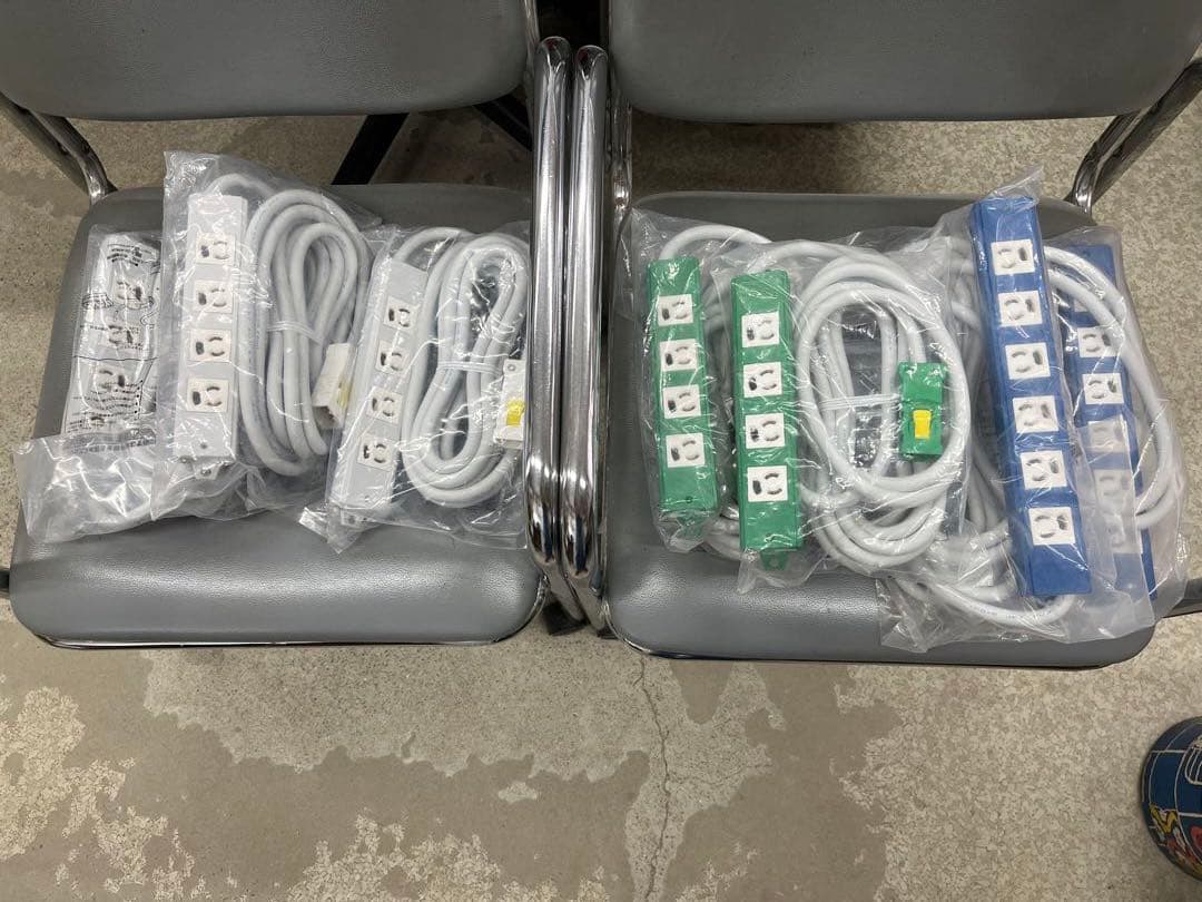 寺田電機製作所のハーネス付 OAタップ　青色　白色　緑色