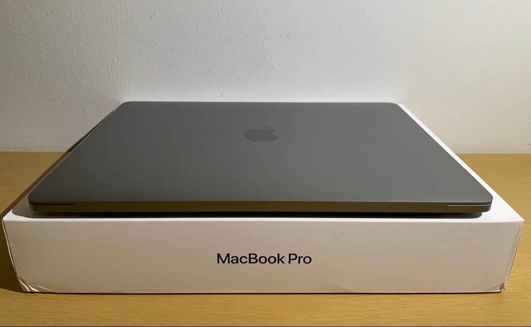 『美品』 MacBook Pro 2020 充電回数７４回、容量95%