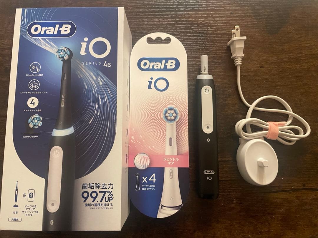 Oral-B iO 4 電動歯ブラシ（本体+充電器+替えブラシ4本）