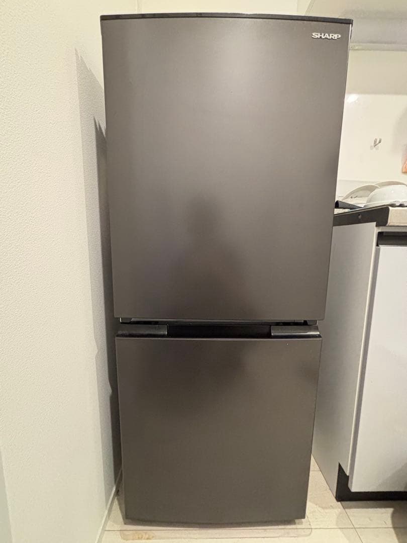 SHARP 冷蔵庫　一人暮らし　両開き　黒