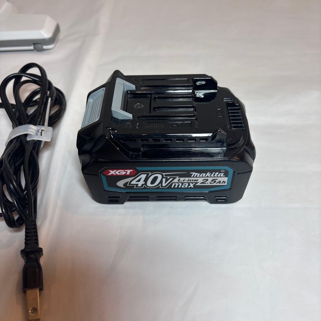 マキタ 40Vmax コードレススティッククリーナー　バッテリー充電器付き