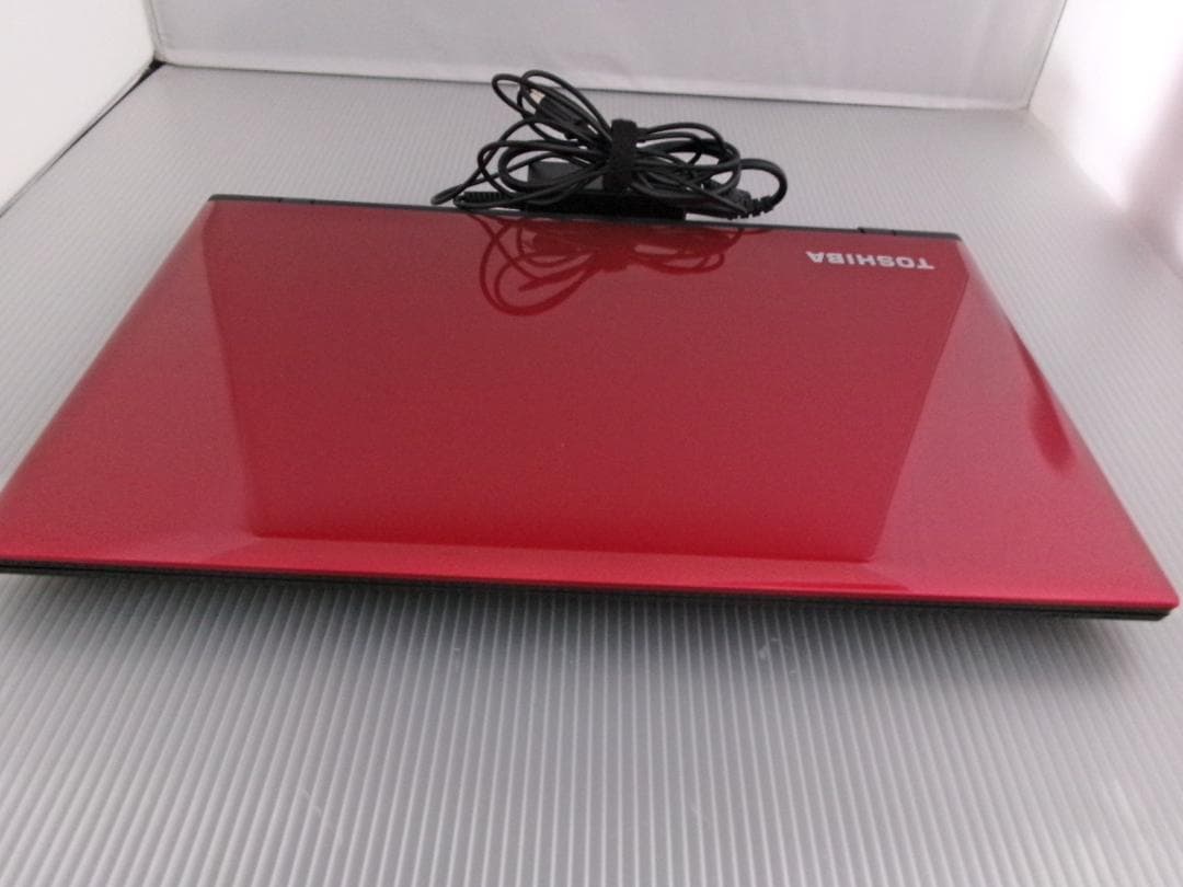 東芝　dynabook T55/RR レッド
