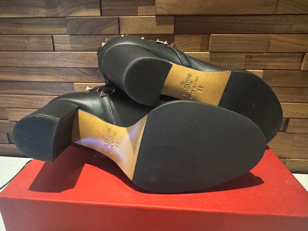 valentinoスタッズ付き黒ブーツ