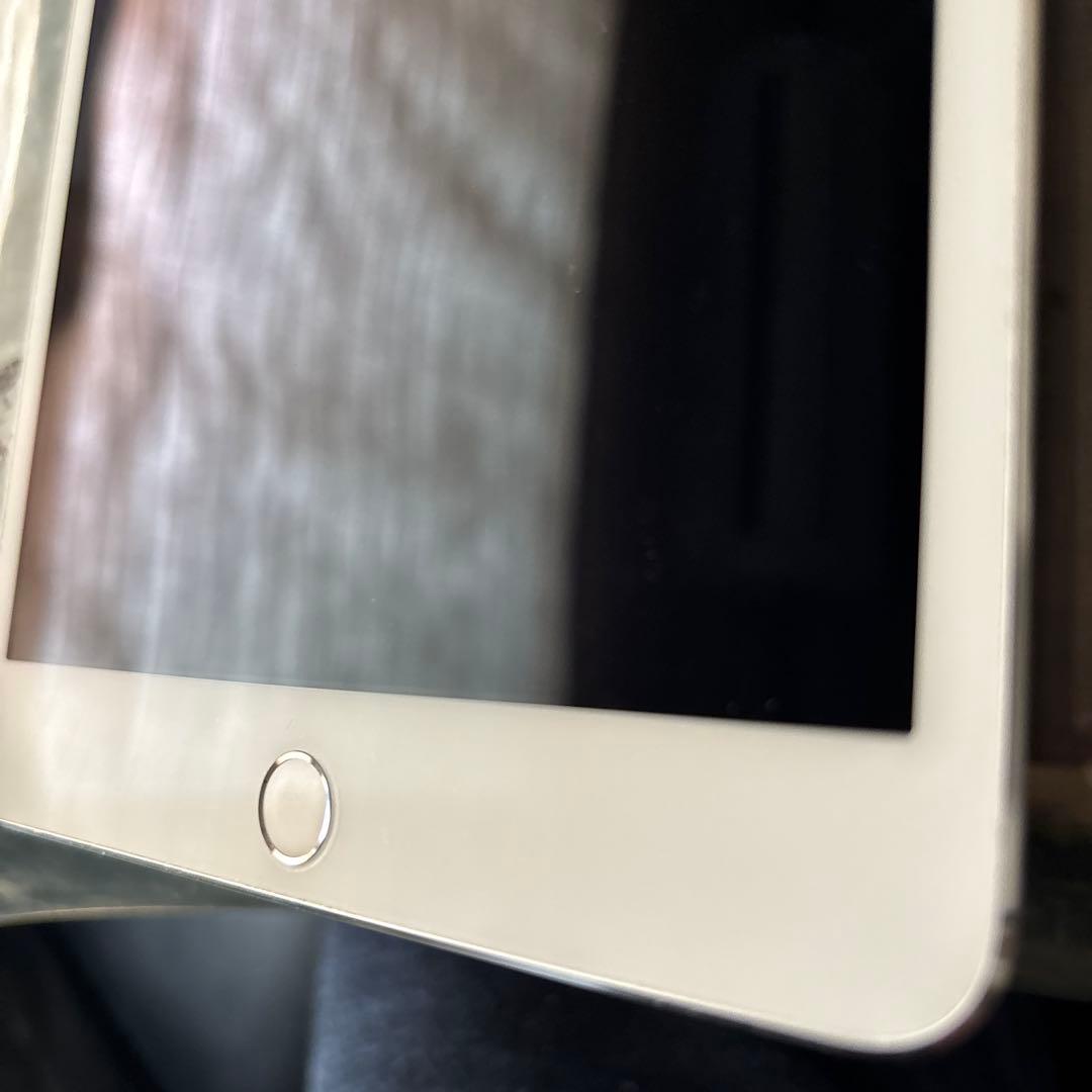 Apple iPad mini4本体シルバー