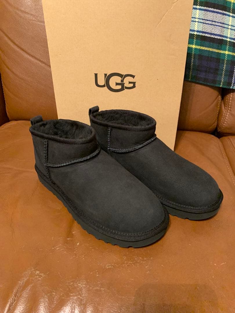 岡さん　UGG アグ　ブラック　黒 ブーツクラシック ウルトラ ミニ