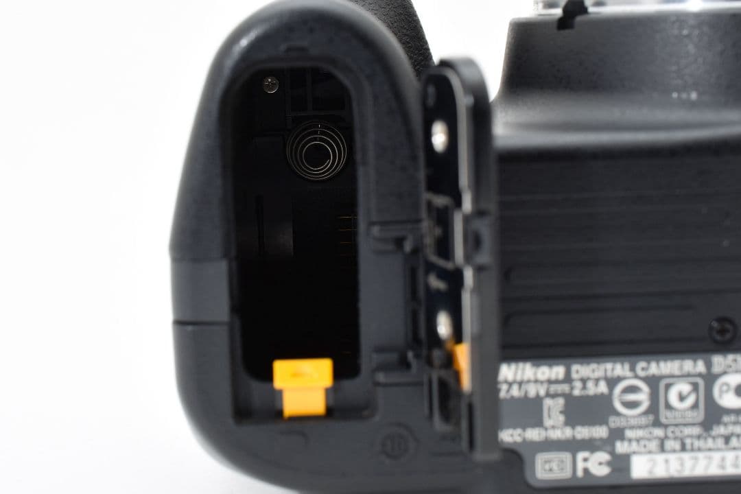 ショット数少✨美品✨Nikon D5100✨バリアングル✨手ブレ補正ダブルズーム