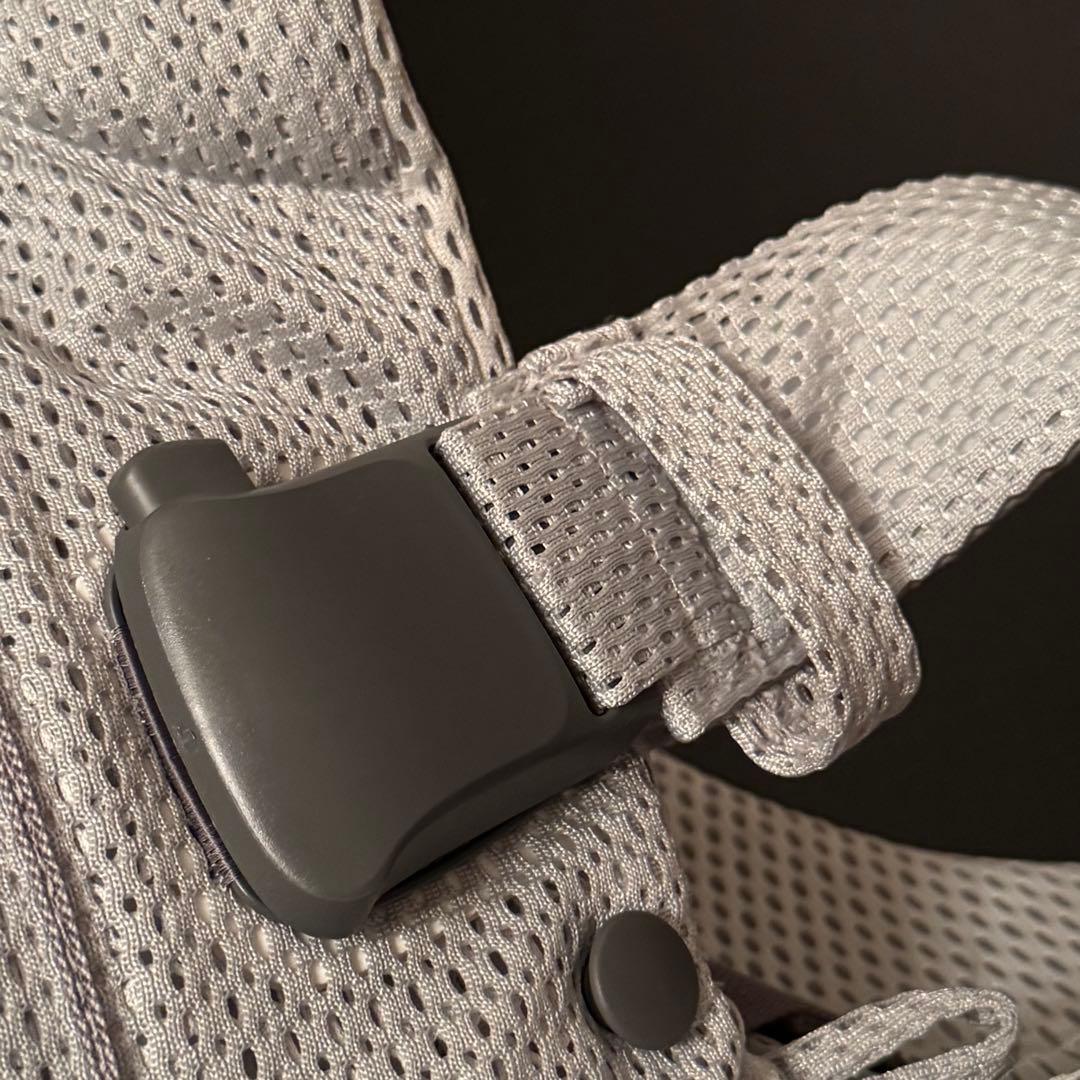 【ベビービョルン】ワンカイエアー 抱っこ紐 ONE KAI Air シルバー