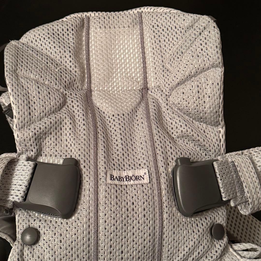 【ベビービョルン】ワンカイエアー 抱っこ紐 ONE KAI Air シルバー