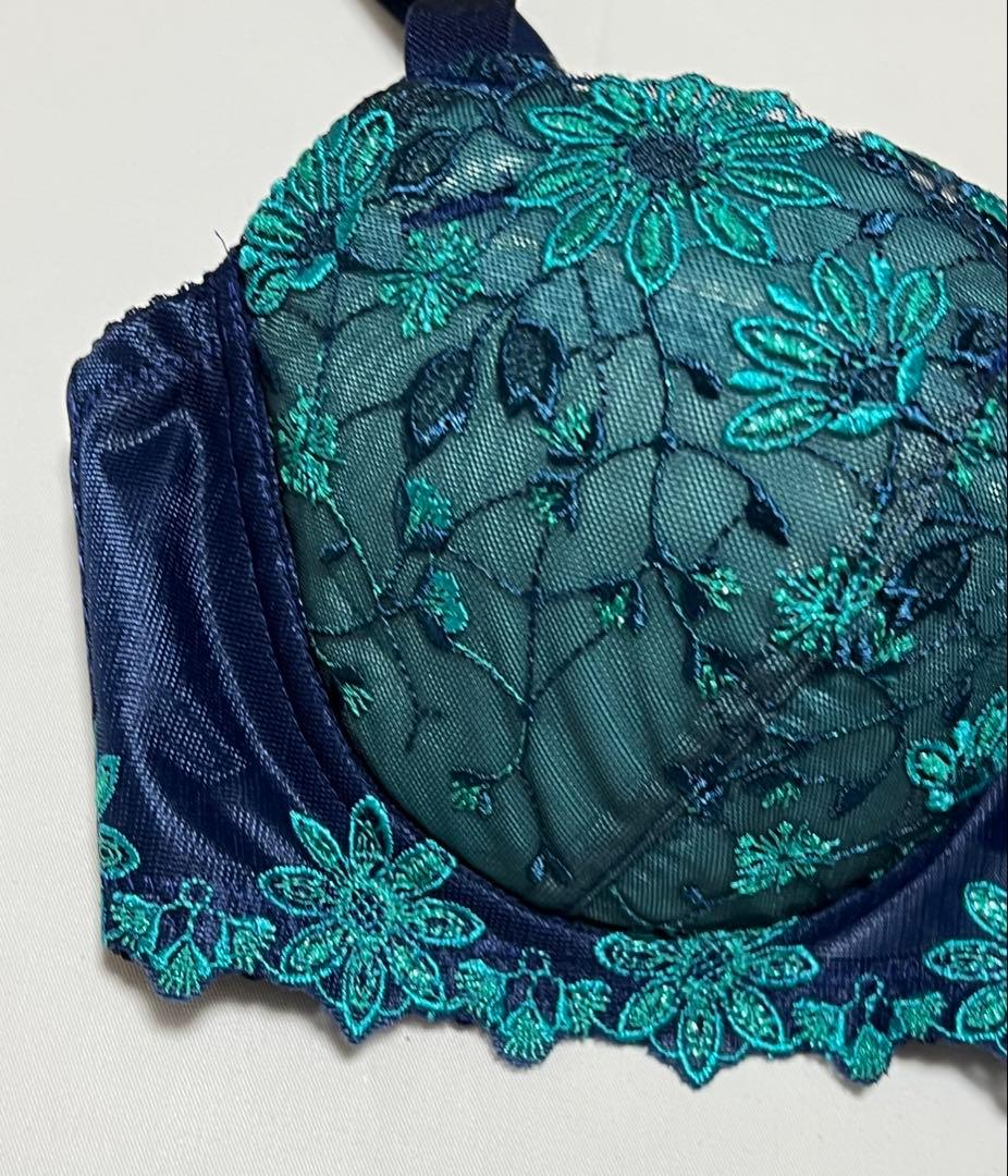 ワコール　サルート　ブラジャーD70とショーツMのセット　新品タグ付き