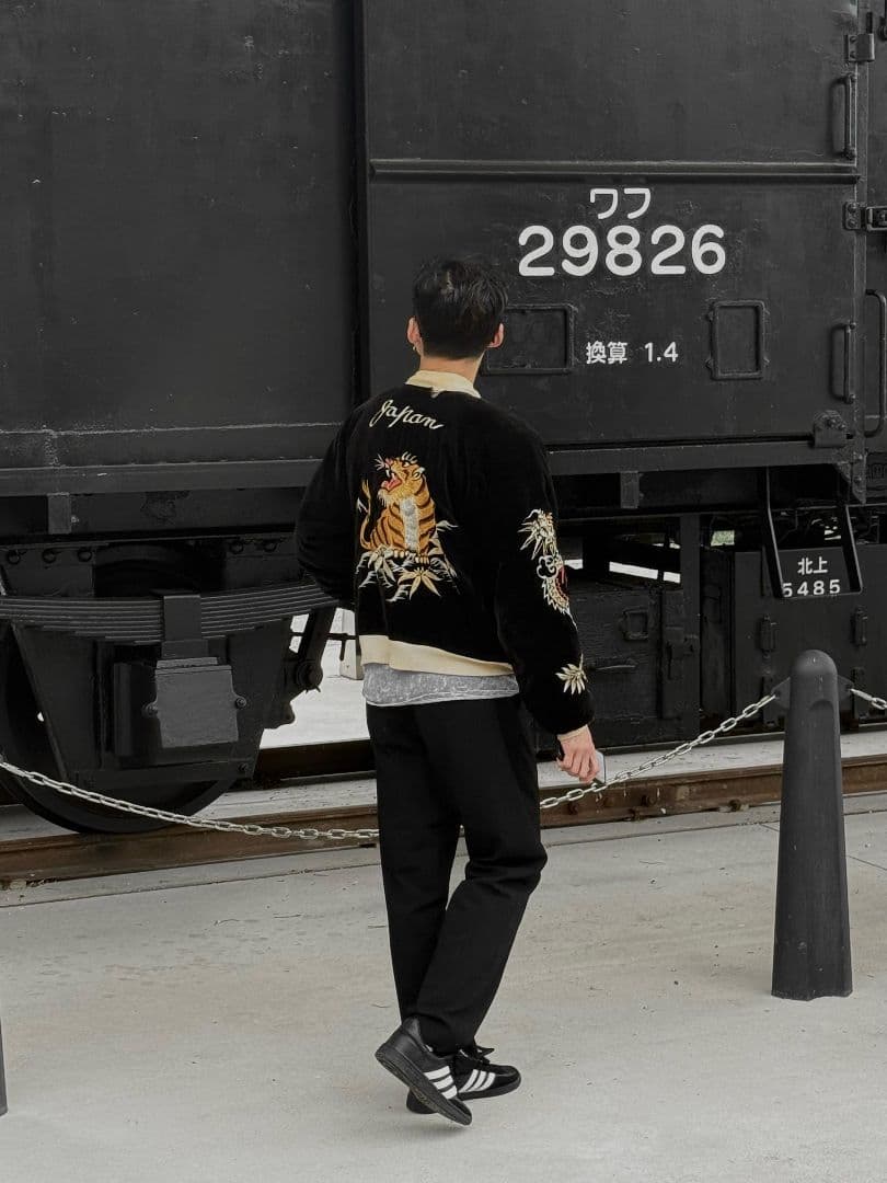 超スペシャル　５０ｓ　ヴィンテージ　スカジャン　中綿 黒 別珍 虎 鷲