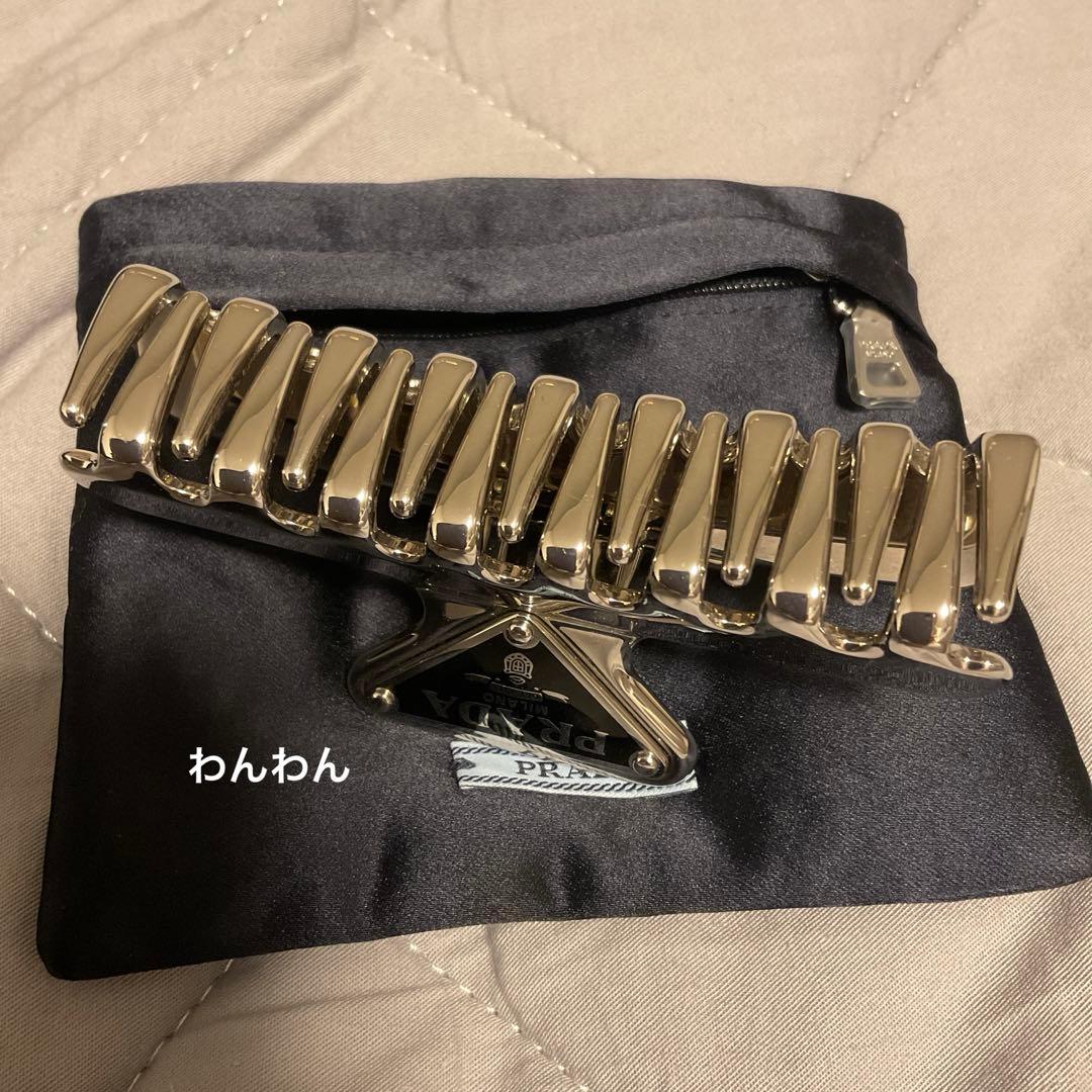 PRADA ヘアクリップ シルバー