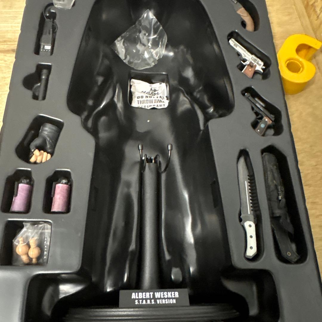 ホットトイズ バイオハザード5 アルバート・ウェスカー S.T.A.R.S版