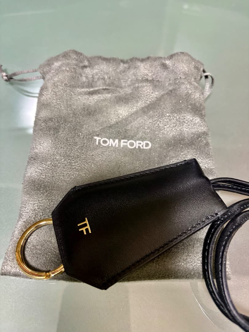 トムフォード　レザークロシェット　本革　ブラック