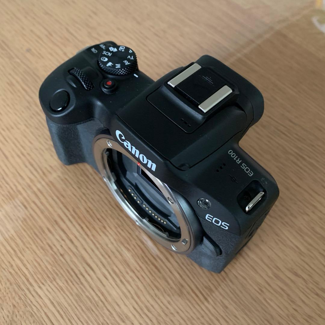 Canon EOS R100 ボディ　ボトムケース付き　美品