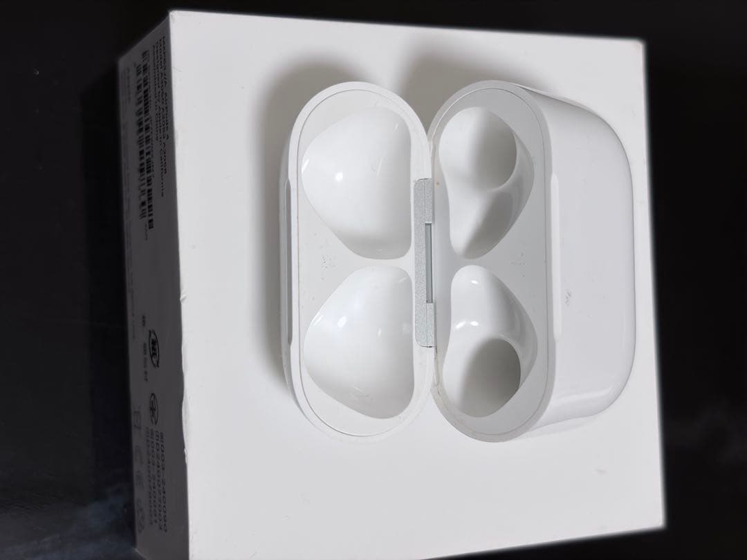 AirPods 4 箱付き