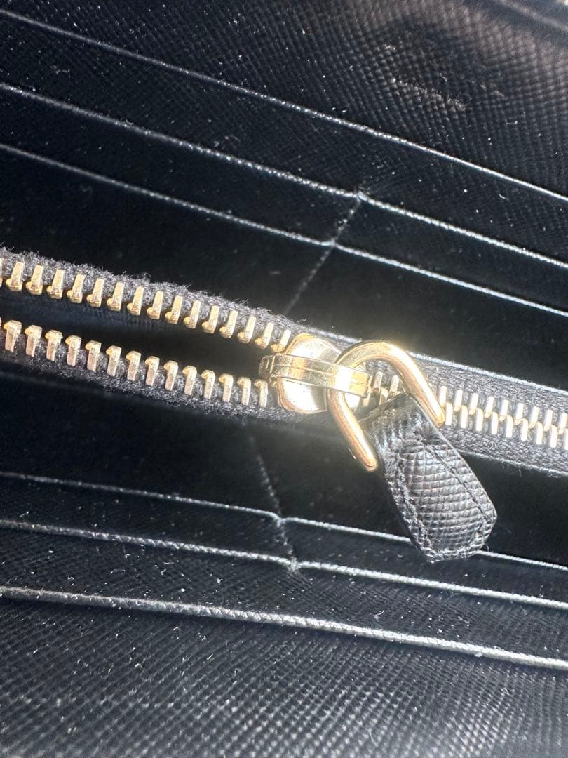 PRADA 長財布　サフィアーノ　ラウンドジップ