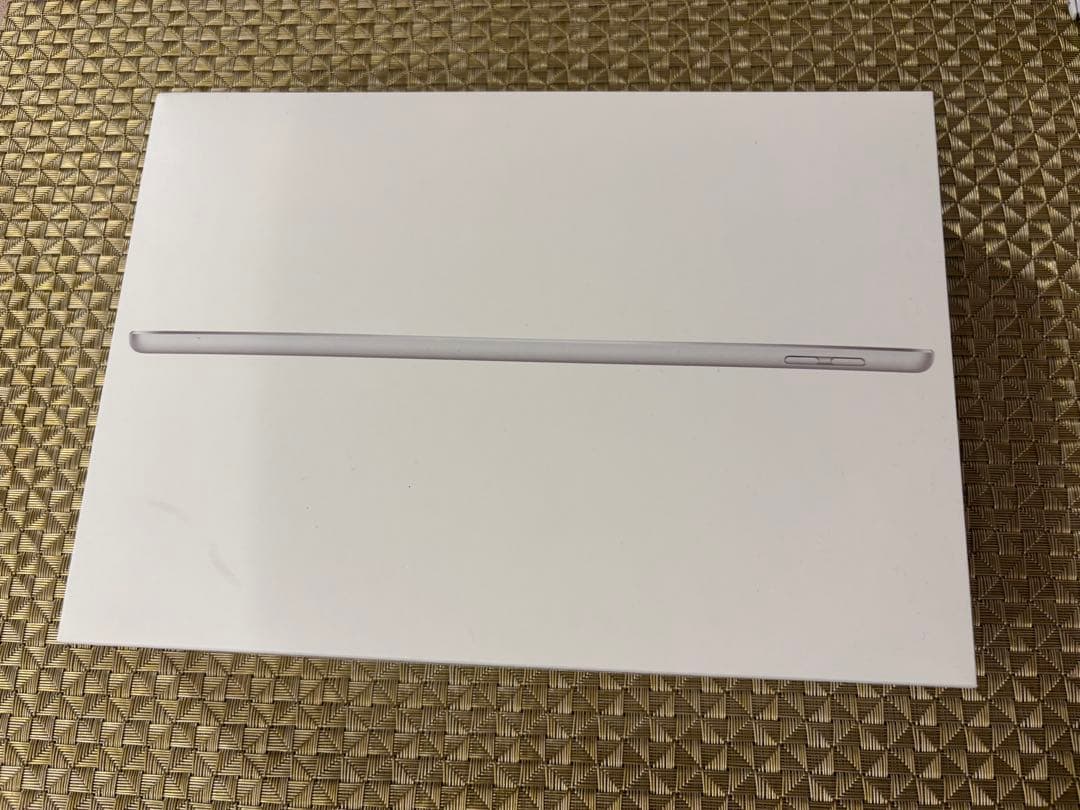 新品未使用 第9世代 Apple iPad シルバー 本体 箱付き