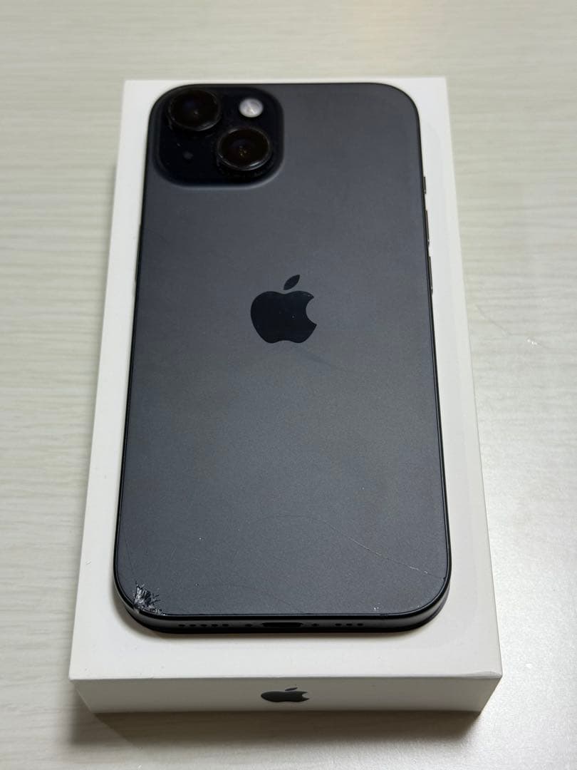 iPhone15 256gb 背面割れ有り　バッテリー89%