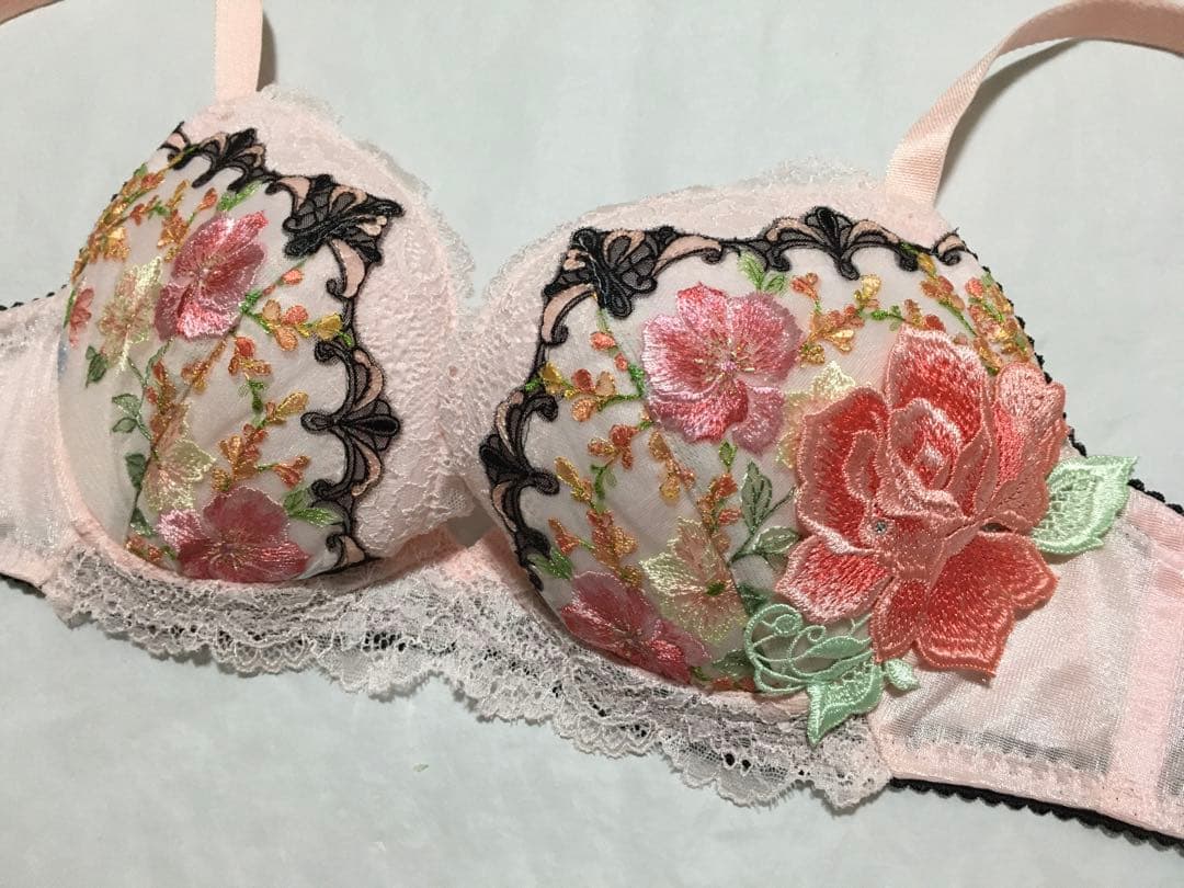 新品　ワコール　サルート 93G ブラジャー D75 ショーツL