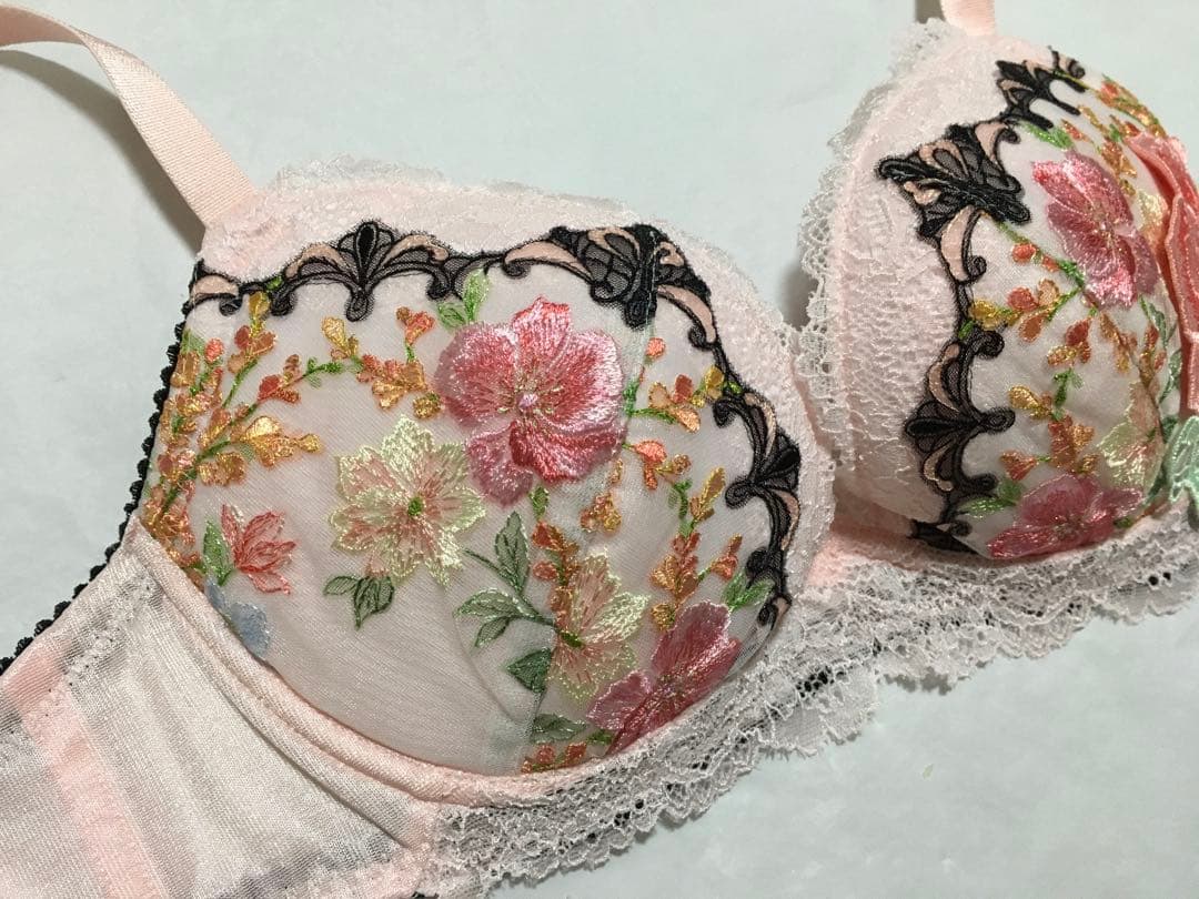 新品　ワコール　サルート 93G ブラジャー D75 ショーツL