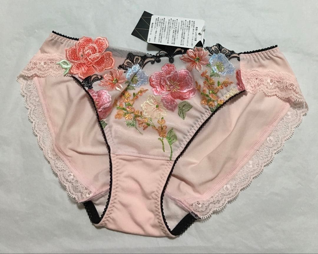 新品　ワコール　サルート 93G ブラジャー D75 ショーツL